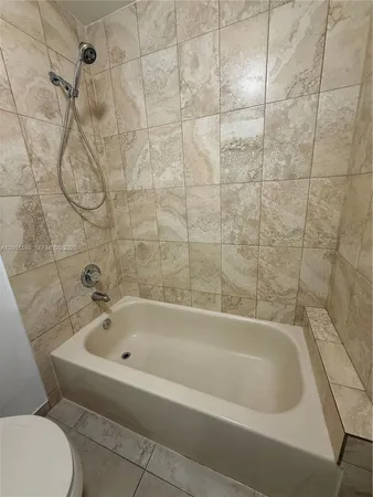 $2,200 | 8851 Northwest 119th Street, Unit 22132, Hialeah Gardens, FL 33018