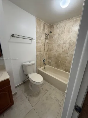 $2,200 | 8851 Northwest 119th Street, Unit 22132, Hialeah Gardens, FL 33018