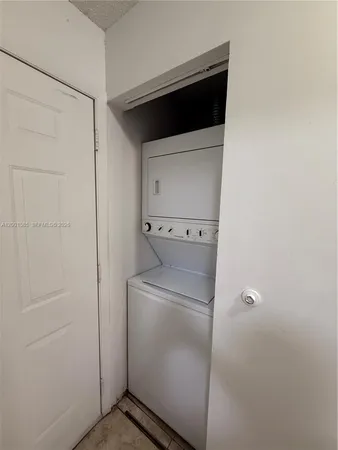 $2,200 | 8851 Northwest 119th Street, Unit 22132, Hialeah Gardens, FL 33018