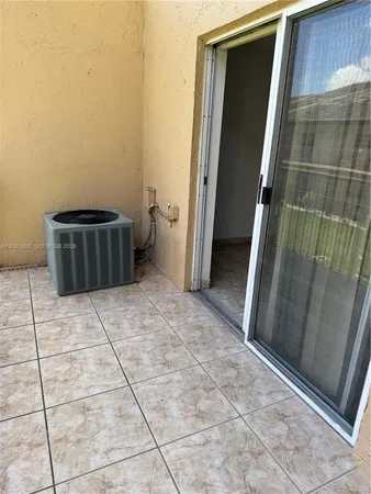 $2,200 | 8851 Northwest 119th Street, Unit 22132, Hialeah Gardens, FL 33018