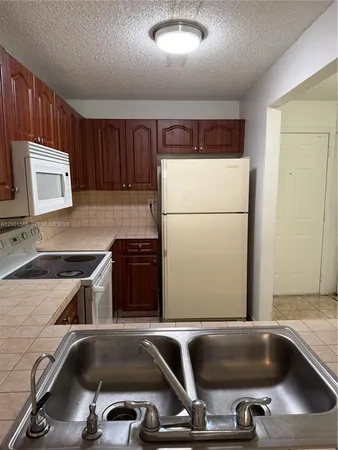 $2,200 | 8851 Northwest 119th Street, Unit 22132, Hialeah Gardens, FL 33018