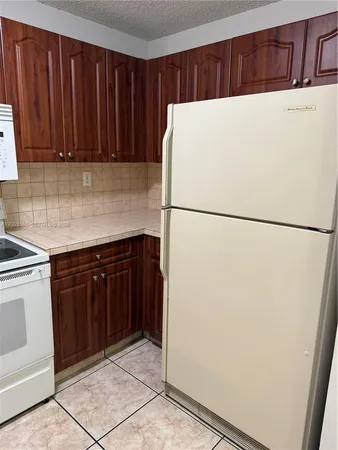 $2,200 | 8851 Northwest 119th Street, Unit 22132, Hialeah Gardens, FL 33018