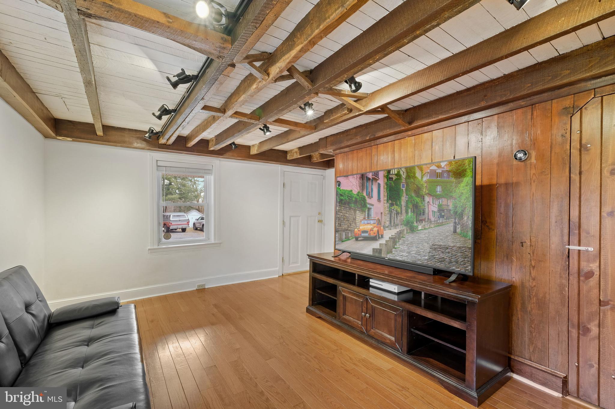 13500 Loy Wolfe Road Smithsburg, MD 21783 - Photo 3 of 34 Gallery Image 3