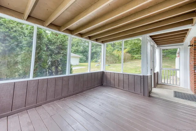 a picture of a wall with a white wall