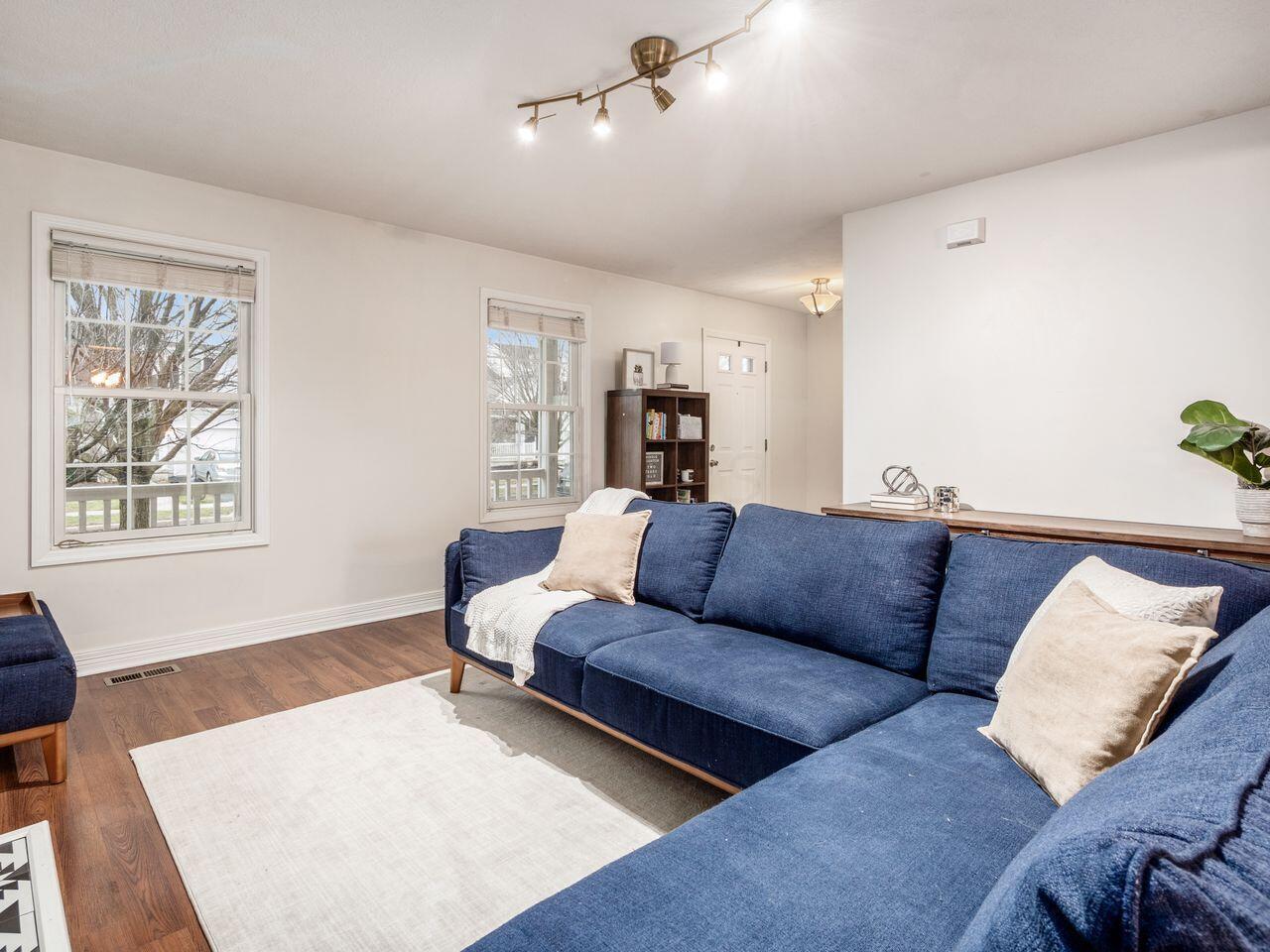 5372 Winters Run Road Dublin, OH 43016 - Photo 7 of 27 Living Room