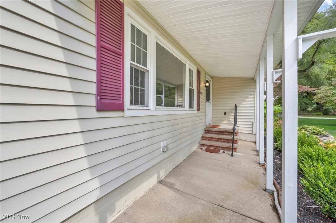 5247 Lockwood Road Madison, OH 44057 - Photo 13 of 49 Front Porch of Home