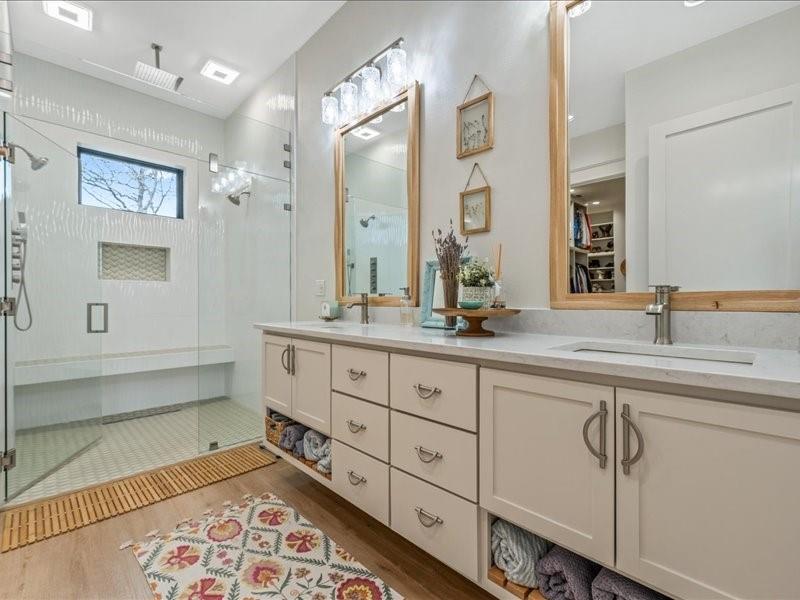 8701 Zebra Crossing Larue, TX 75770 - Photo 18 of 39 Upscale bathroom with all the bells and whistles.