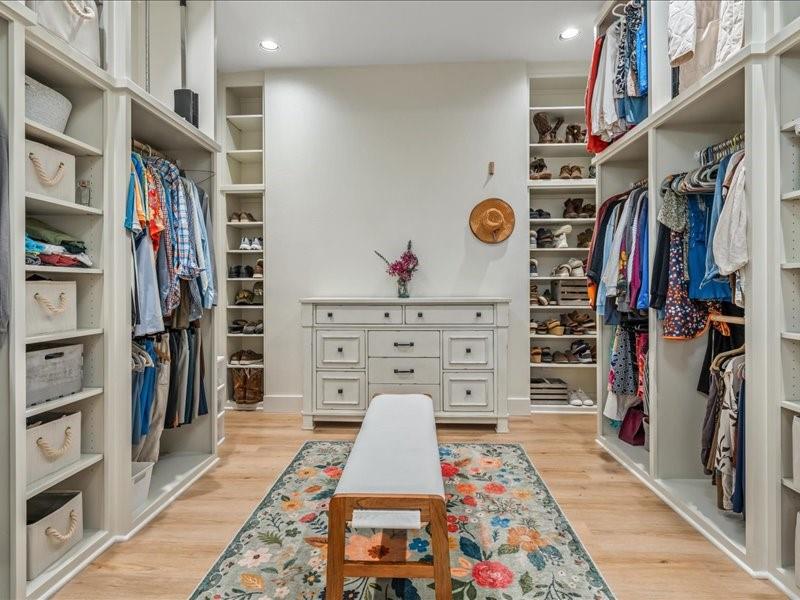 8701 Zebra Crossing Larue, TX 75770 - Photo 22 of 39 Incredible upscale closet