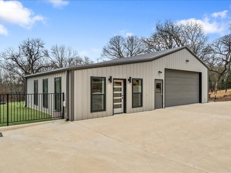 8701 Zebra Crossing Larue, TX 75770 - Photo 30 of 39 Separate workshop with 580sf room + bathroom