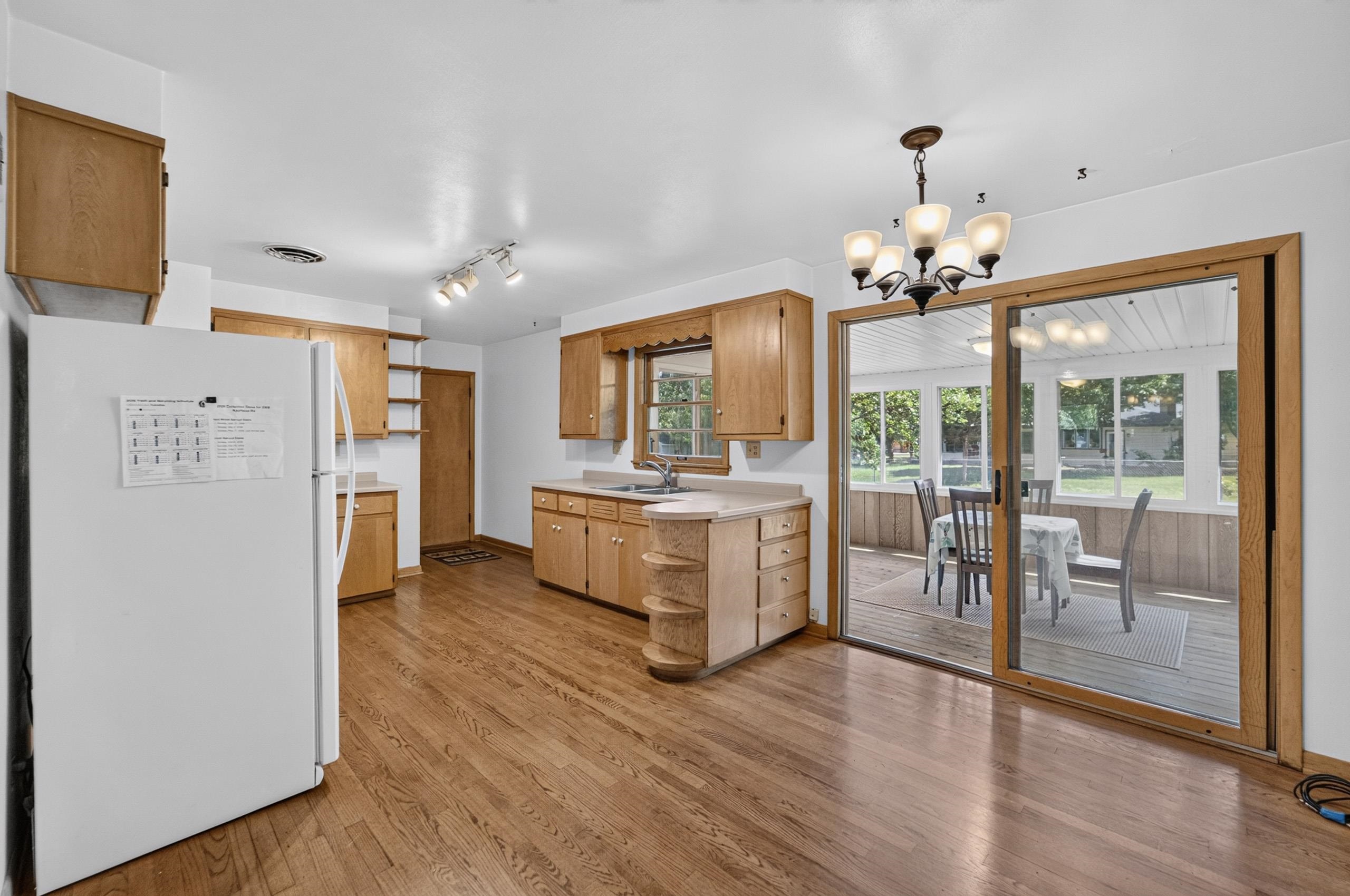 5509 Raymond Road Madison, WI 53711 - Photo 8 of 30