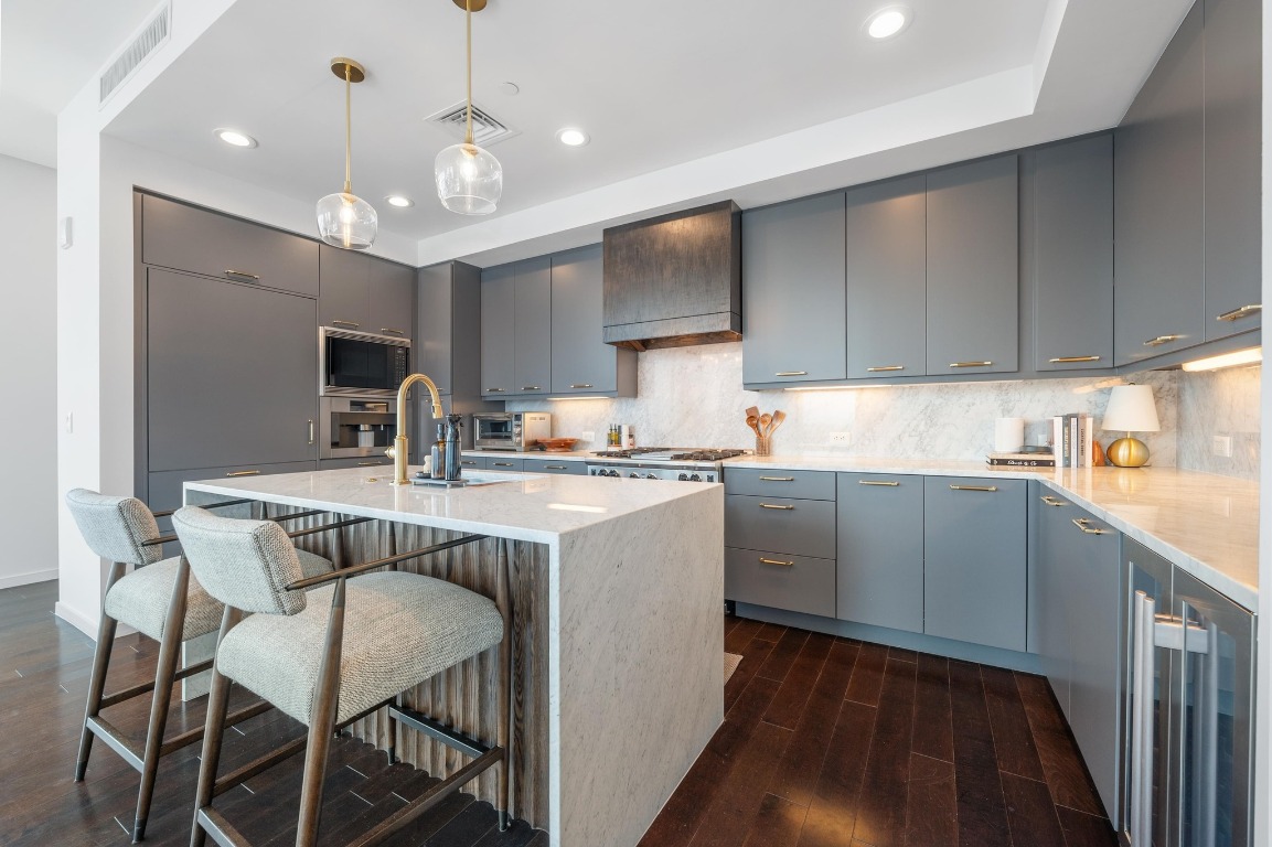 200 Congress Avenue, Unit 19F Austin, TX 78701 - Photo 10 of 40 a kitchen with a table and chairs in it