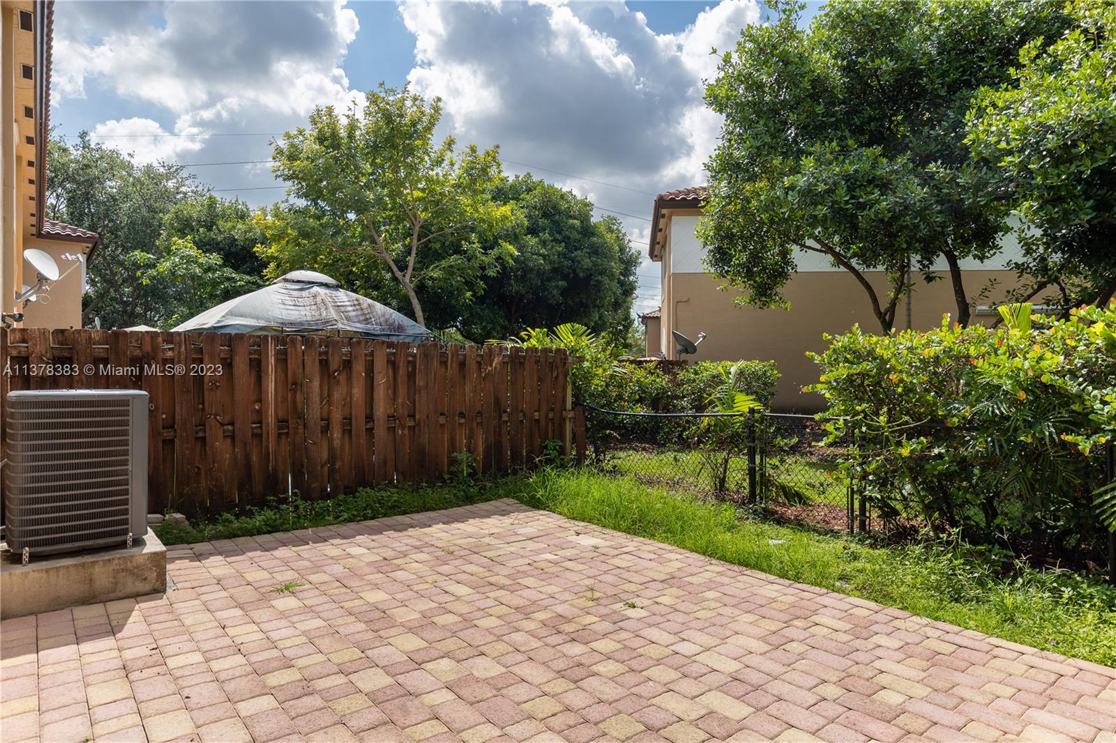 Vizcaya Miramar, FL 33027 - Photo 11 of 35 a backyard of a house with lots of green space