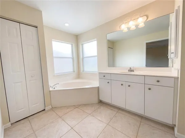 $470,000 | 890 Morgan Towne Way, Venice, FL 34292