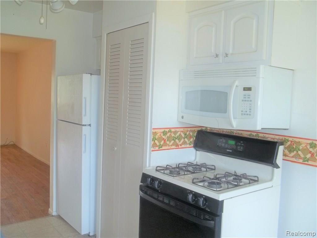 4292 15 Mile Road Sterling Heights, MI 48310 - Photo 14 of 18 100_2217.jpg