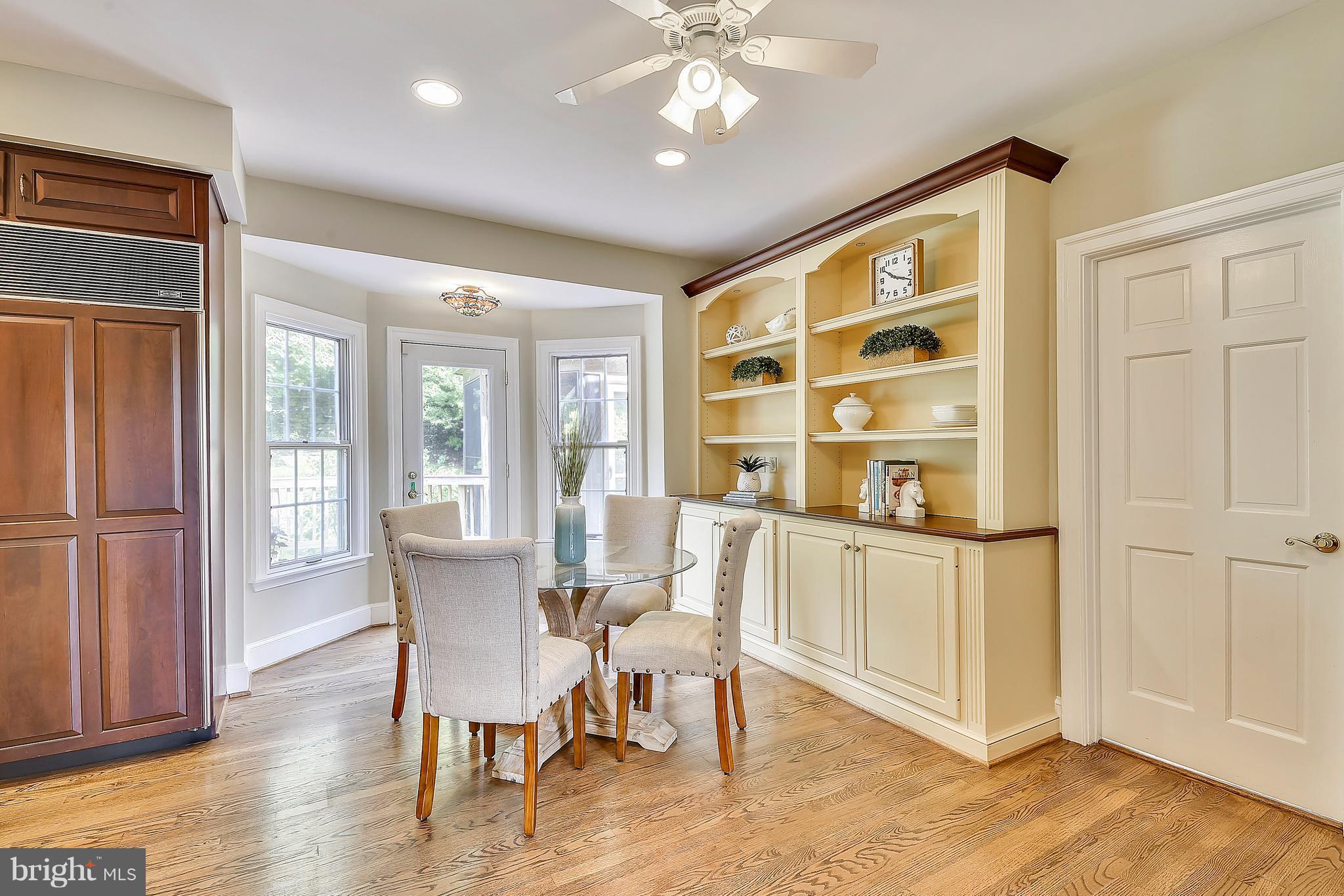 1823 Solitaire Lane McLean, VA 22101 - Photo 7 of 30 Eat-in with built-ins, pantry, and bay back door!
