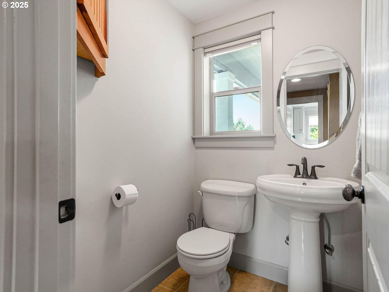 40893 Elk Ridge Lane Stayton, OR 97383 - Photo 17 of 46 a bathroom with a toilet sink and mirror
