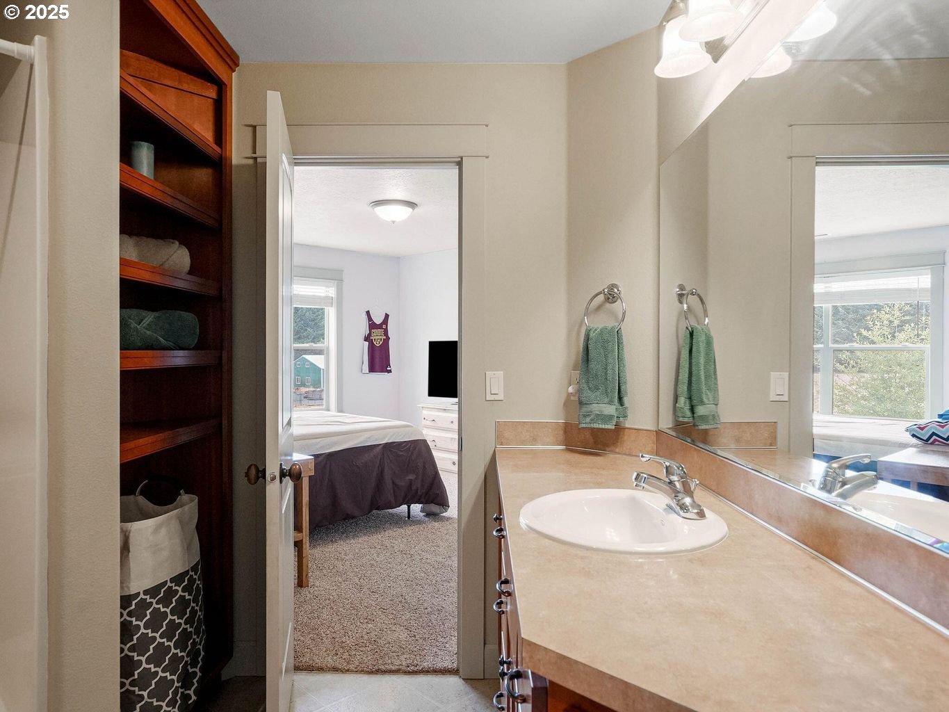 40893 Elk Ridge Lane Stayton, OR 97383 - Photo 27 of 46 a en suite bathroom with a sink and a mirror