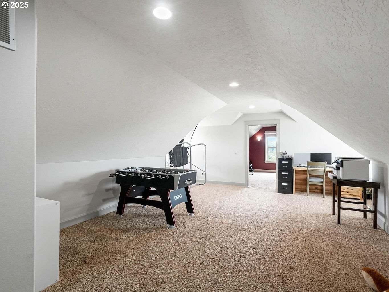 40893 Elk Ridge Lane Stayton, OR 97383 - Photo 31 of 46 a bedroom with furniture and a table