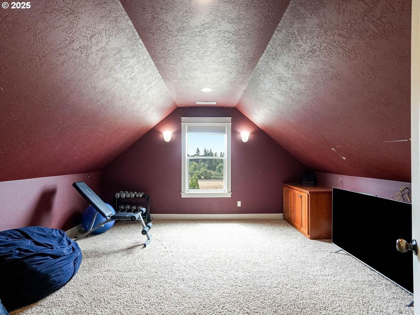 40893 Elk Ridge Lane Stayton, OR 97383 - Photo 33 of 46 a living room with furniture and a window