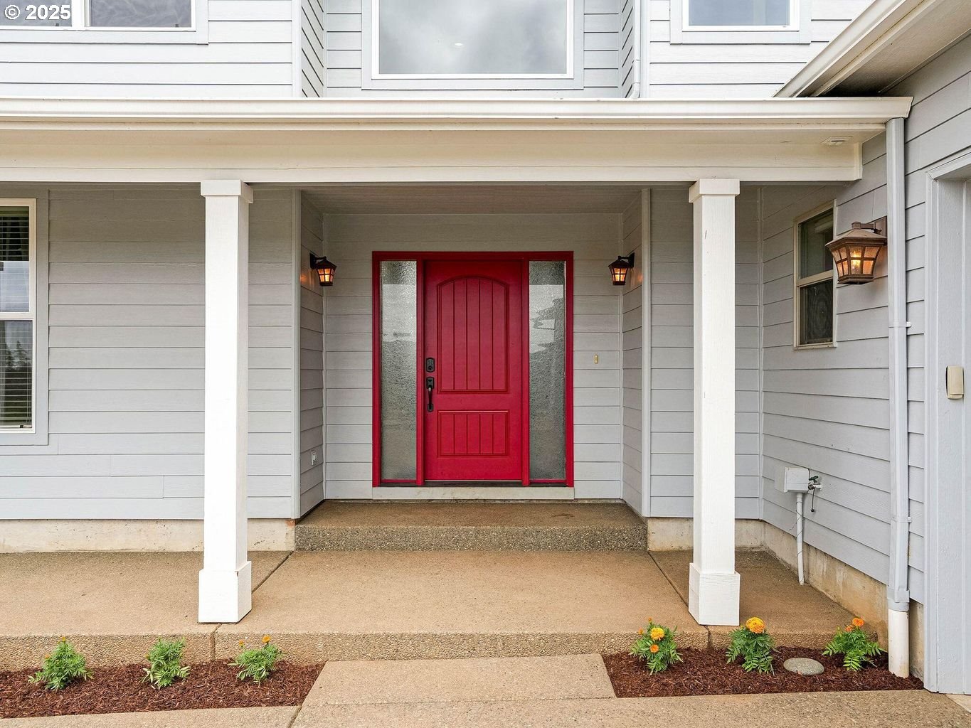 40893 Elk Ridge Lane Stayton, OR 97383 - Photo 5 of 46 a front view of a house with a garage
