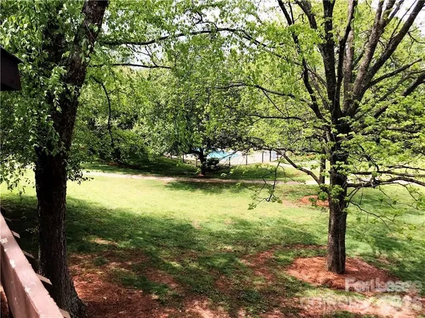 a view of yard with tree