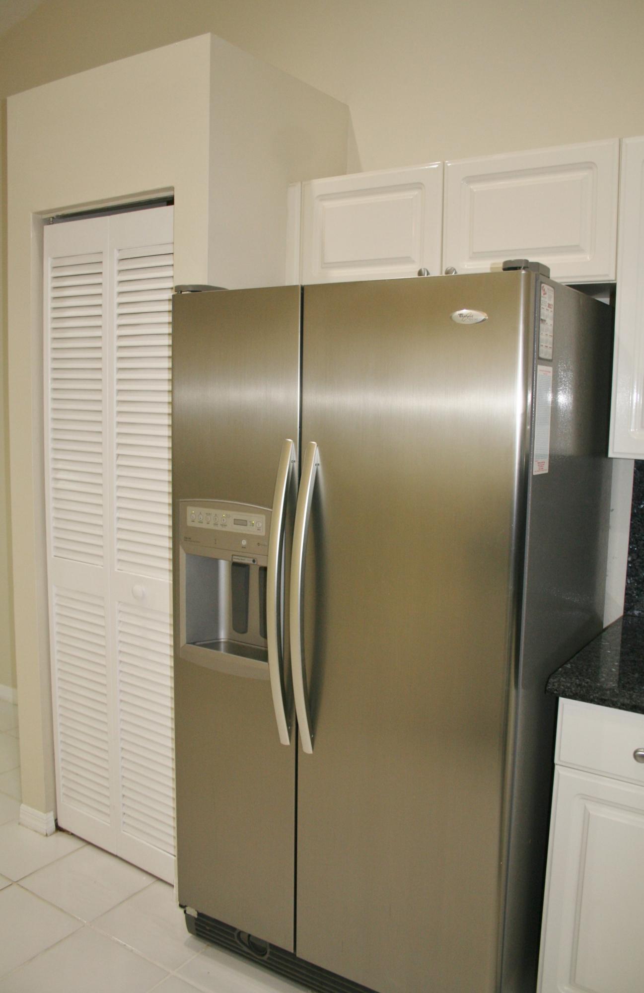 8657 Vía Giula Boca Raton, FL 33496 - Photo 10 of 32 Kitchen