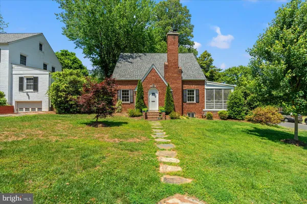 $4,700 | 4501 18th Street North, Arlington, VA 22207