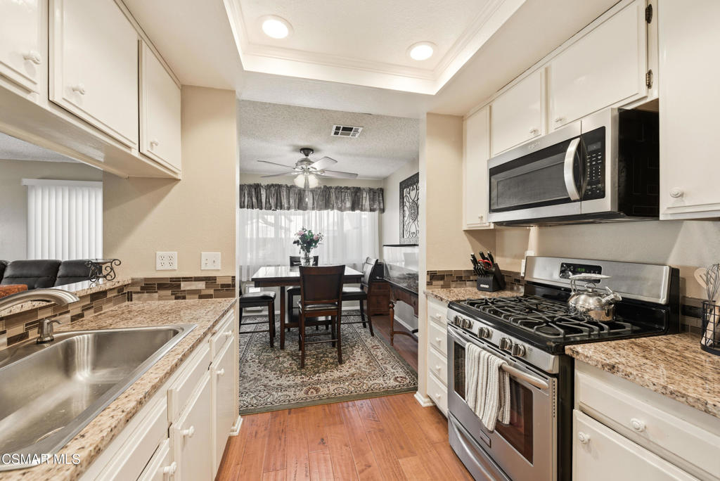 1995 Covington Avenue Simi Valley, CA 93065 - Photo 13 of 28