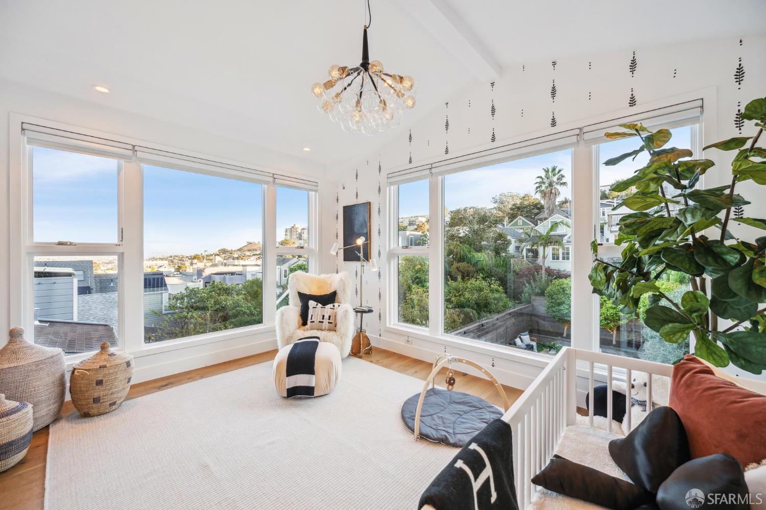 439 Clipper Street San Francisco, CA 94114 - Photo 32 of 71 a room with furniture and a large window