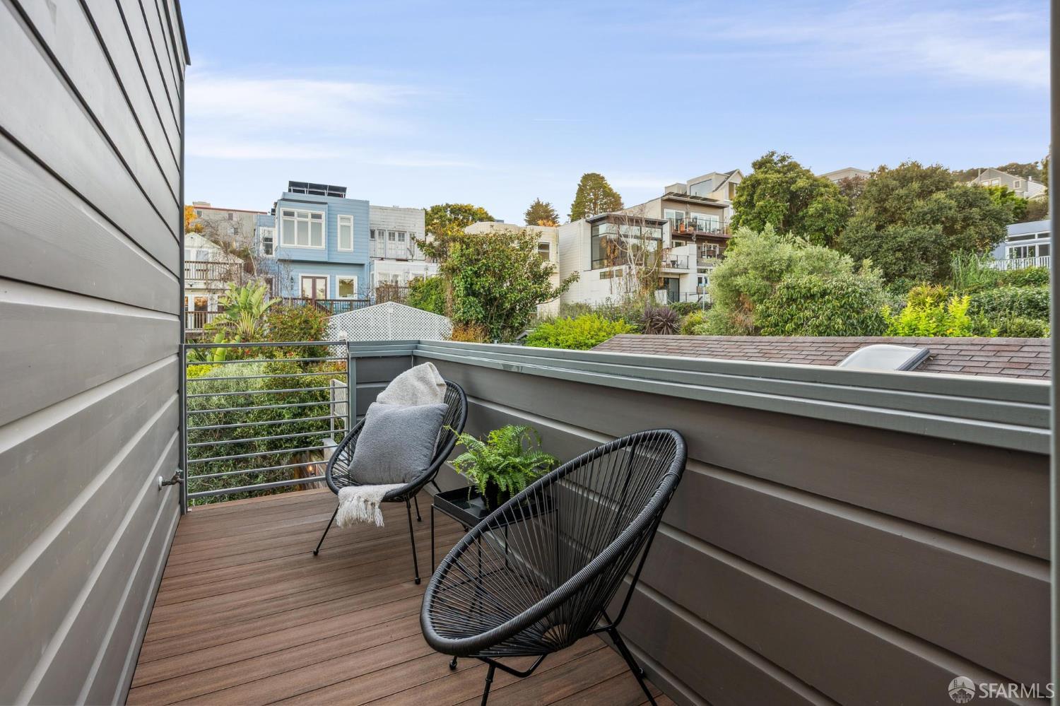 439 Clipper Street San Francisco, CA 94114 - Photo 43 of 71 a view of a chairs and table in the balcony