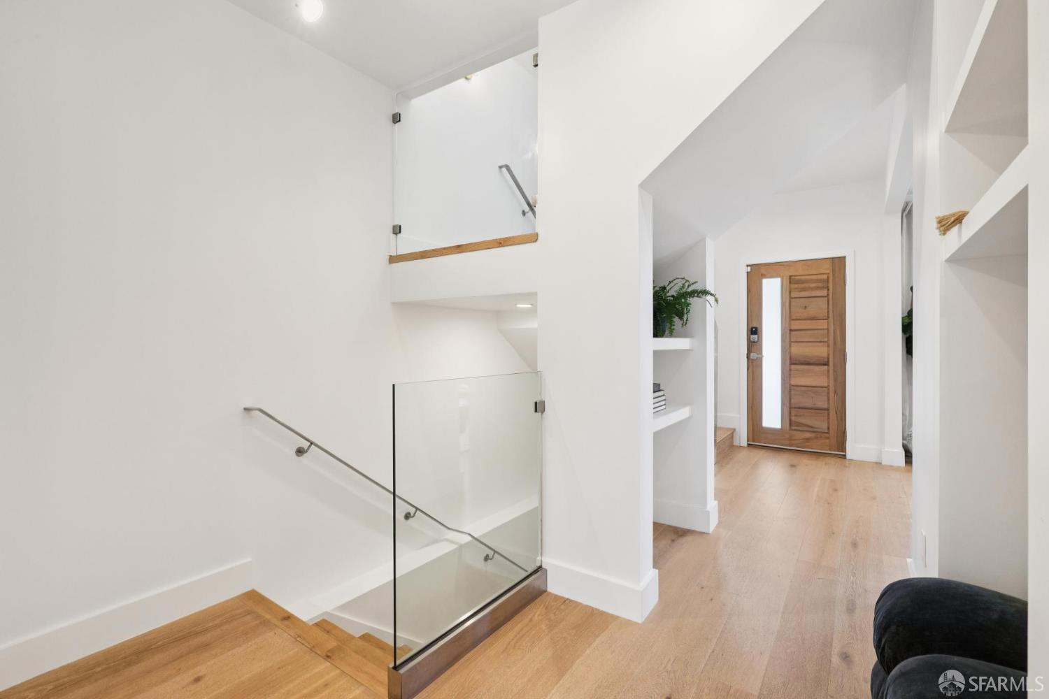 439 Clipper Street San Francisco, CA 94114 - Photo 50 of 71 a view of a interior in the house