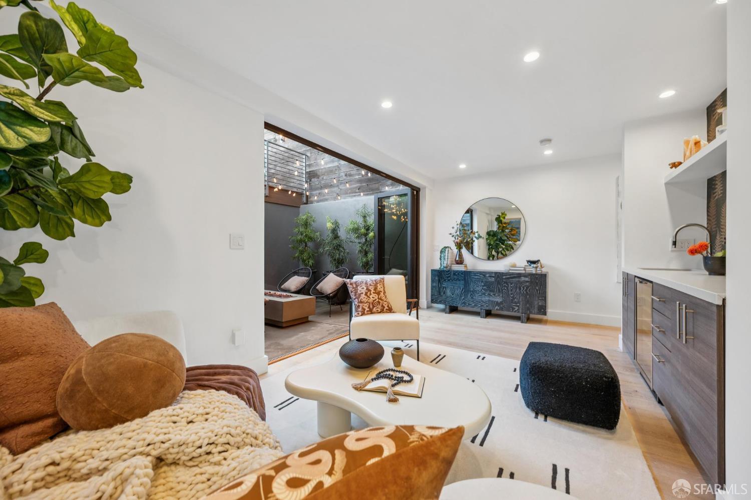 439 Clipper Street San Francisco, CA 94114 - Photo 56 of 71 a living room with furniture and a potted plant