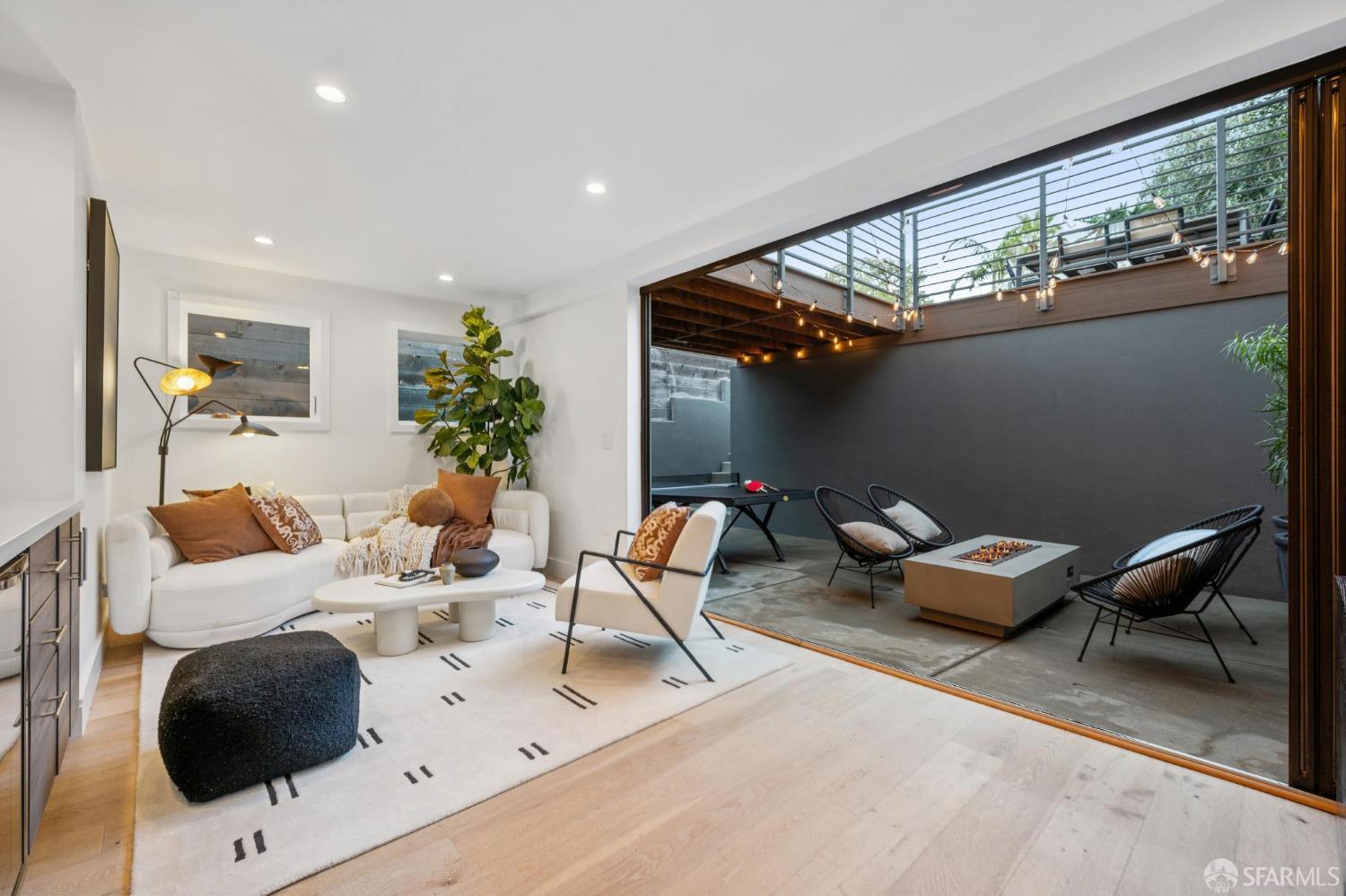 439 Clipper Street San Francisco, CA 94114 - Photo 59 of 71 a outdoor space with furniture