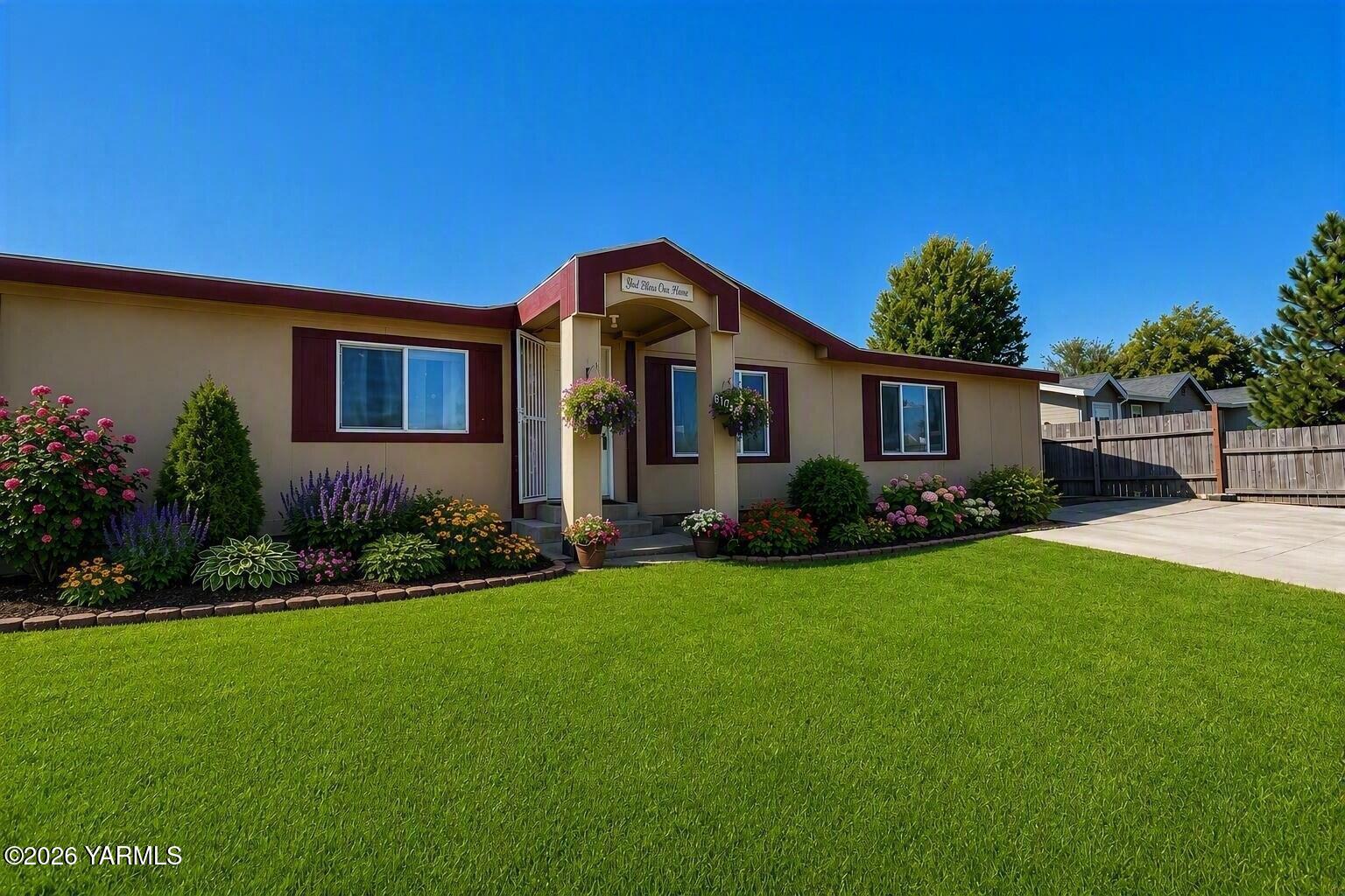 6104 Crestfields Road Yakima, WA 98903 - Photo 1 of 18 19d676b1-fc04-49d8-9123-c4d36097a4e1
