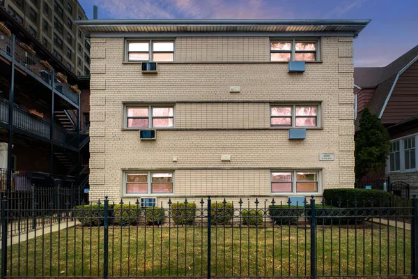 $250,000 | 1238 West Pratt Boulevard, Unit 2C, Chicago, IL 60626