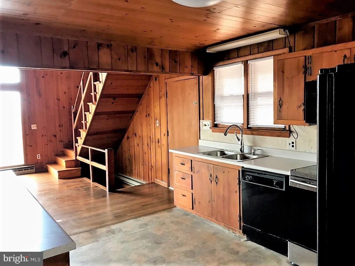 547 Split Rail Road Front Royal, VA 22630 - Photo 5 of 25 KITCHEN