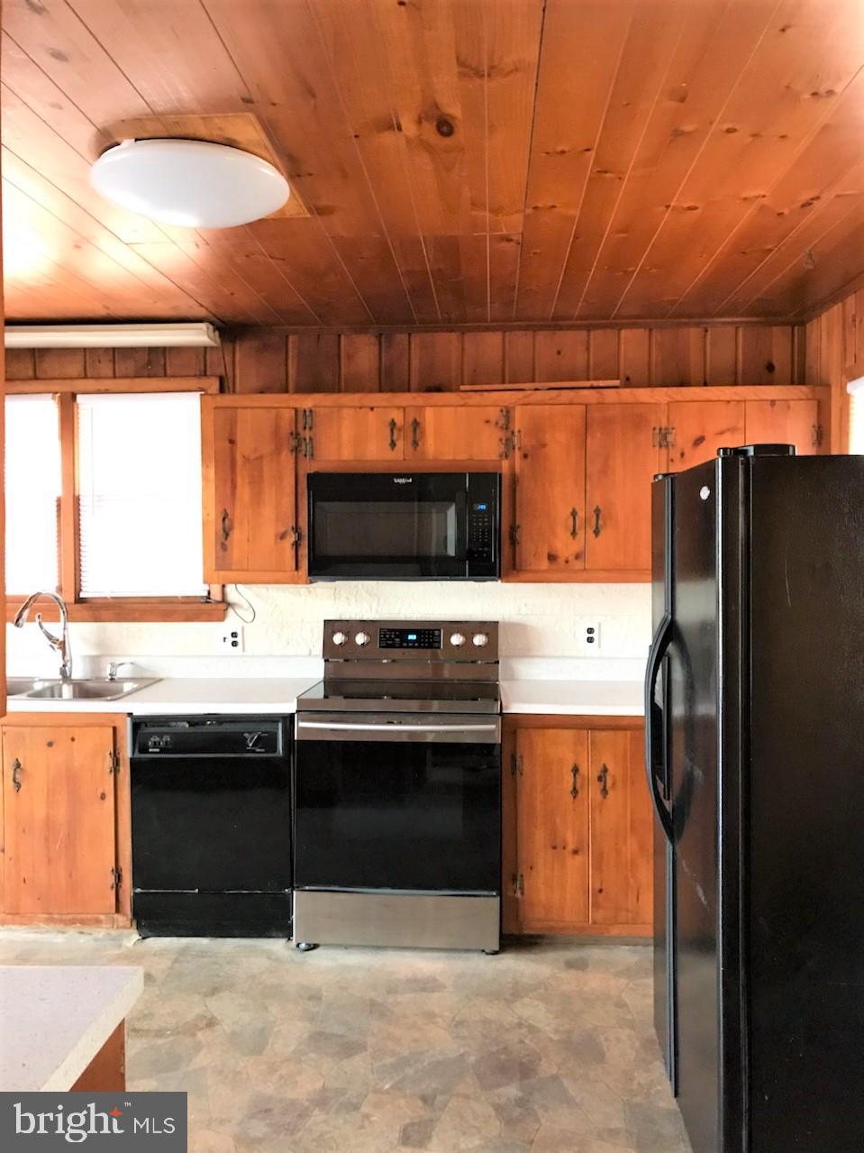 547 Split Rail Road Front Royal, VA 22630 - Photo 6 of 25 KITCHEN