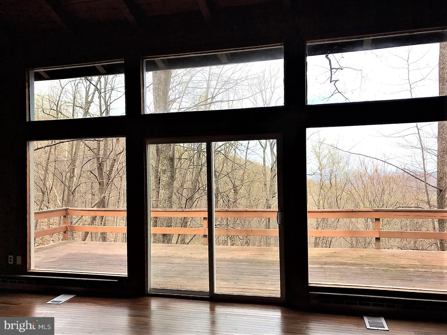 547 Split Rail Road Front Royal, VA 22630 - Photo 10 of 25 LVINI ROOM