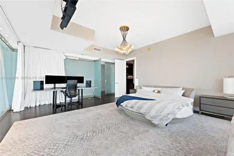 $4,500,000 | 1100 Biscayne Boulevard, Unit 5706, Miami, FL 33132