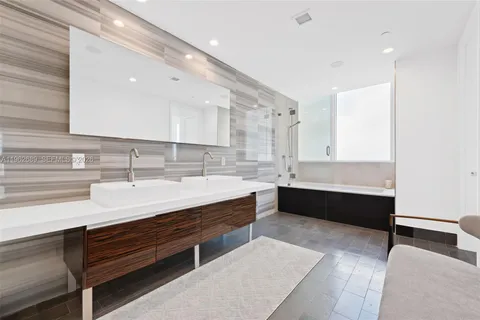 $4,500,000 | 1100 Biscayne Boulevard, Unit 5706, Miami, FL 33132