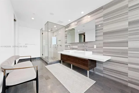 $4,500,000 | 1100 Biscayne Boulevard, Unit 5706, Miami, FL 33132