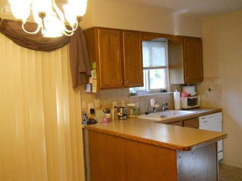 5920 Western Road Flint, MI 48506 - Photo 9 of 20 20421871-8.JPG