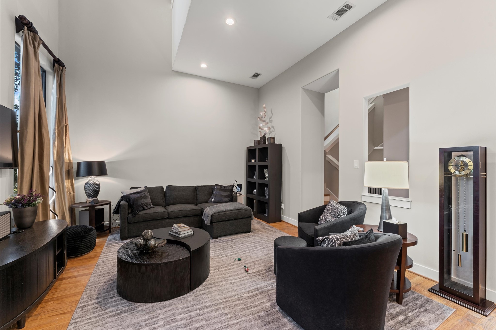 730 Ruthven Street Houston, TX 77019 - Photo 4 of 36 Gallery Image 4