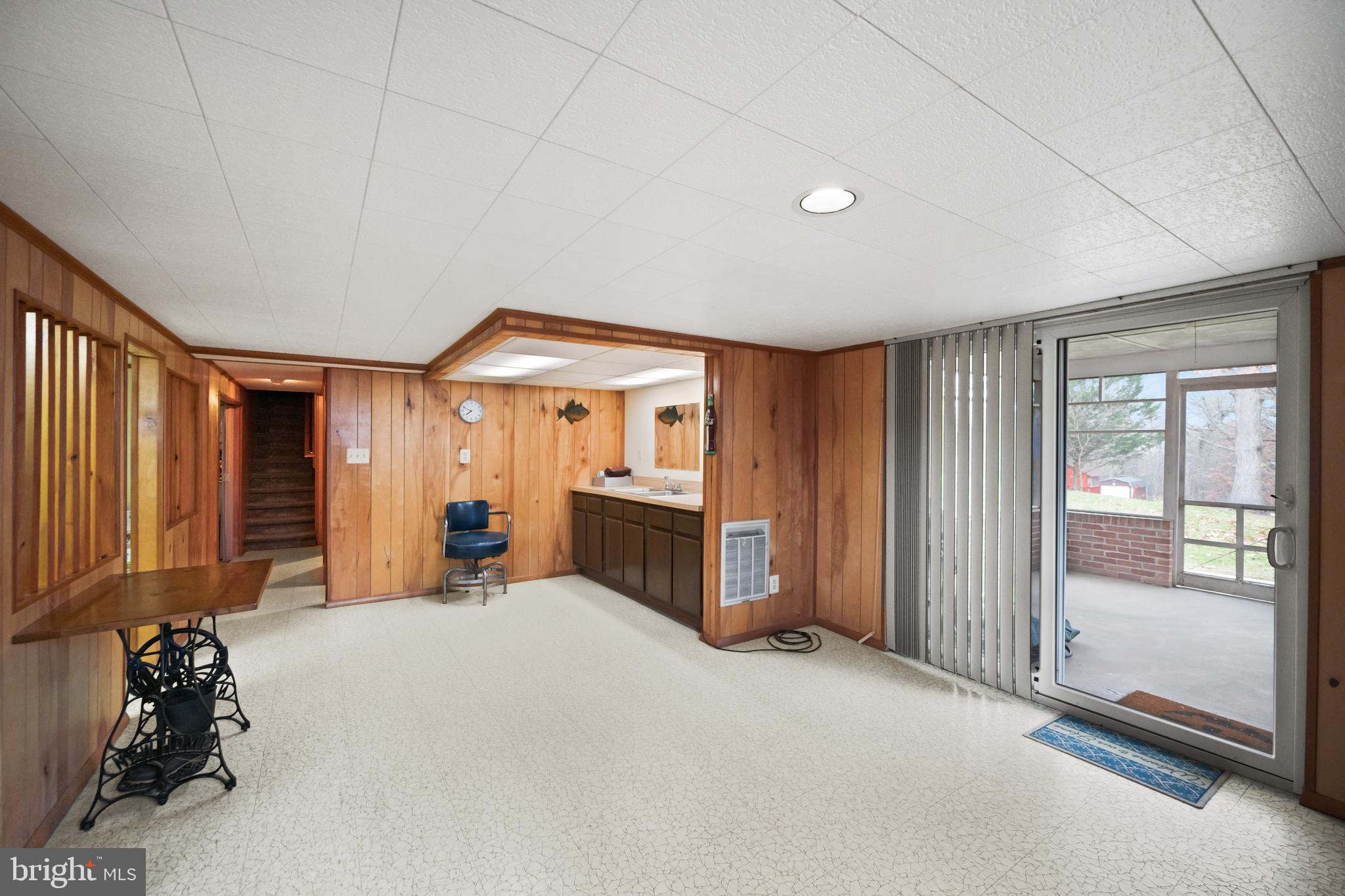 5402 Hines Road Frederick, MD 21704 - Photo 26 of 51 a big room with closet and large windows