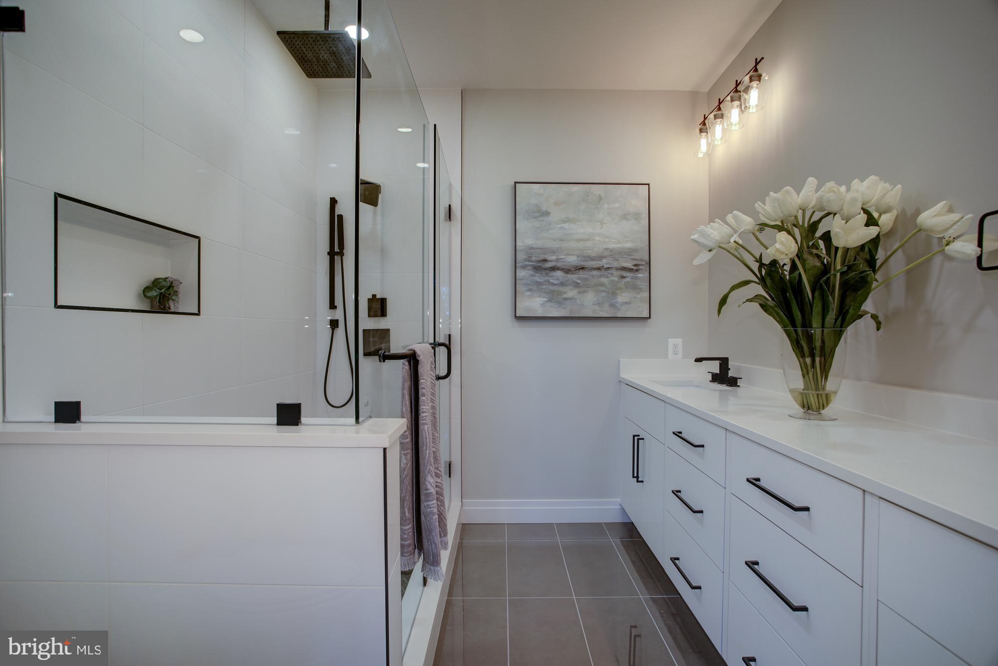 2301 Ontario Road Northwest, Unit 301 Washington, DC 20009 - Photo 11 of 17 and HUGE owner's full bath