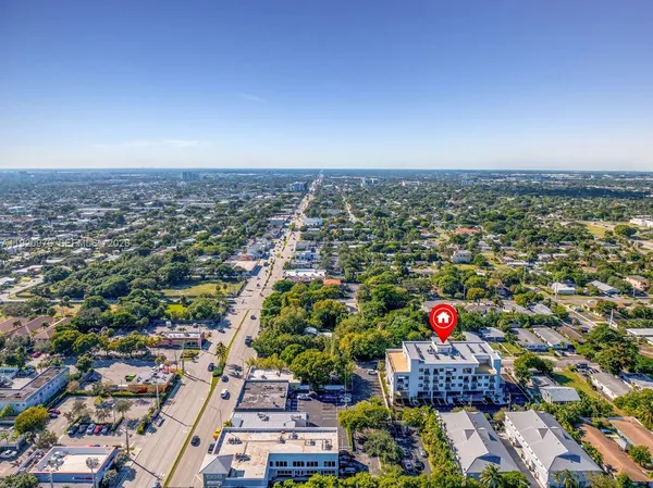 $2,000 | 20 Northeast 19th Avenue, Unit 302, Pompano Beach, FL 33060