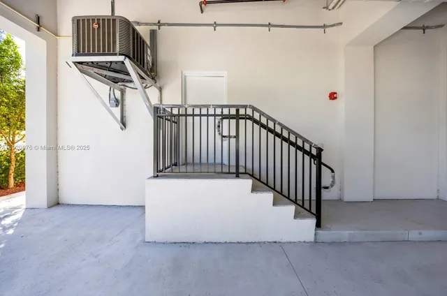 $2,200 | 20 Northeast 19th Avenue, Unit 101, Pompano Beach, FL 33060