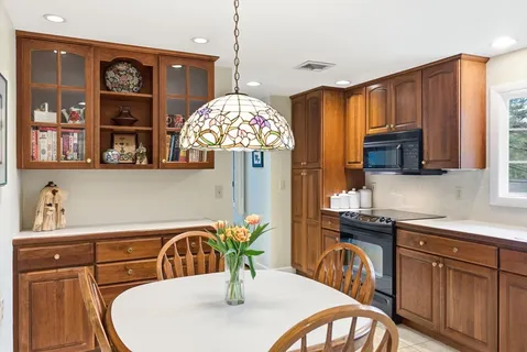 $1,048,000 | 32 Hayden Lane, Bedford, MA 01730