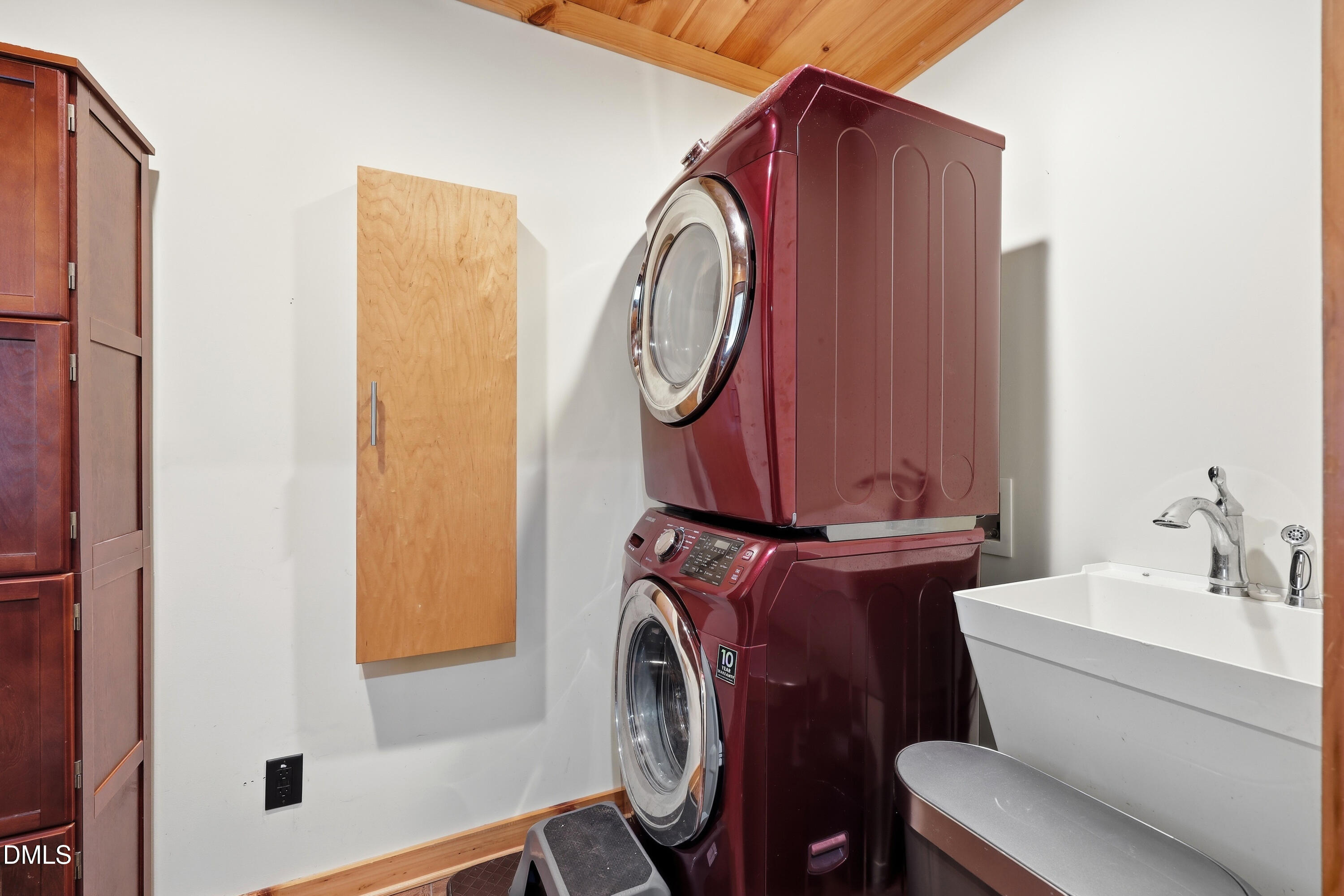 158 Dawn Road Benson, NC 27504 - Photo 19 of 45 1st Floor Laundry