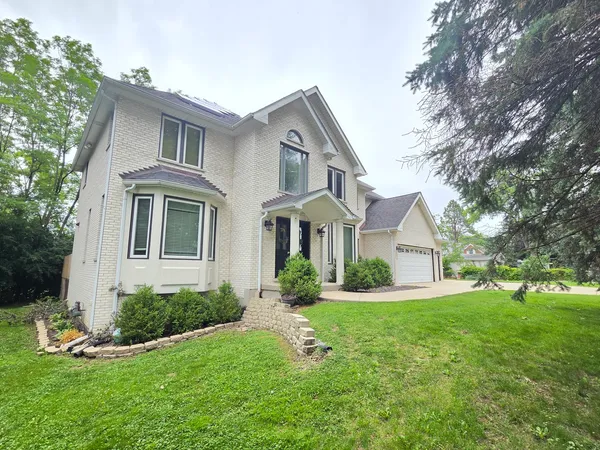 $825,000 | 16W374 94th Street, Burr Ridge, IL 60527